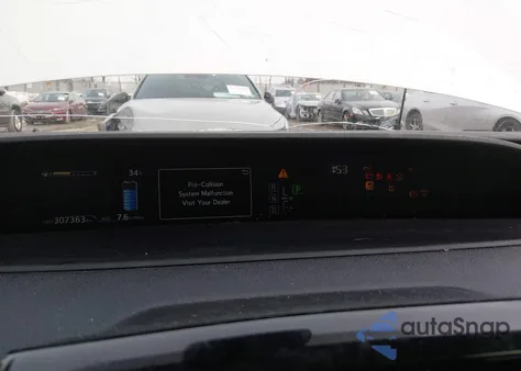 2017 Toyota Prius Two z USA, uszkodzony, nr VIN JTDKBRFU7H3027658